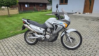 Prodám motorku Honda transalp r.v. 2014 - 2