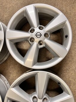 5x114,3 R17 originál alu Nissan Qashqai - ET 40 - 2