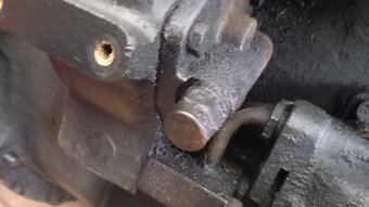 Zetor 25A/K-olejové čerpadlo - 2