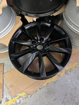 Origo alu r18 Alaris Škoda Octavia top stav - 2