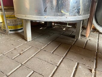 Nerezová izolovaná nádrž - 2