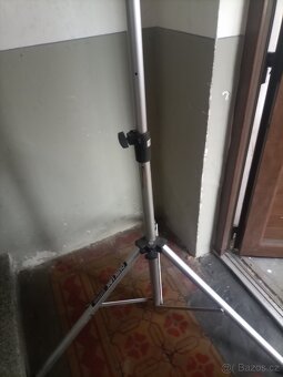 Duralové stojany na repro bedny - 2