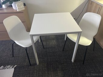 Kuchyňský stůl se židlemi - 2
