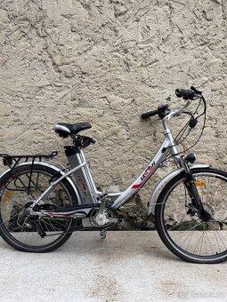 dámské elektrokolo před servisem - 2