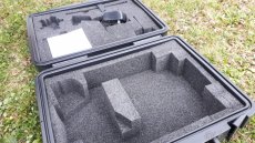 Černý pevný kufr - 2