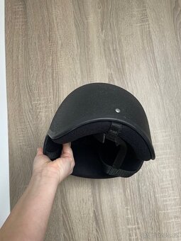 Dostihová přilba - 2