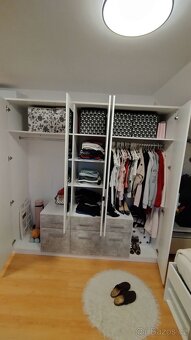 Skříň na oblečení - 2