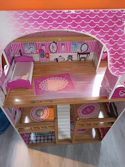 Dřevěný domek pro panenky - 2