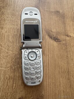 Motorola V220 - 2