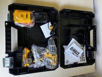 AKU vrtací šroubovák DEWALT - 2