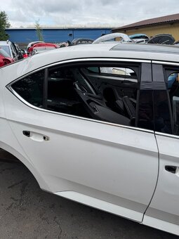 Pravé zadní Dveře Superb 3 liftback 7168 - 2