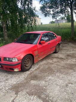 BMW e36 318 sedan - 2