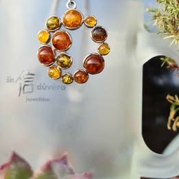 Tribarevny jantarovy přívěšek ve stříbře - 2