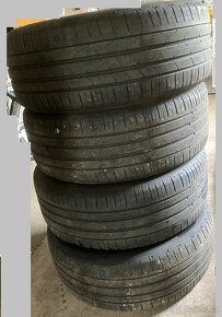 Prodám čtyři letní pneu Hankook 235/55 R19 101Y - 2