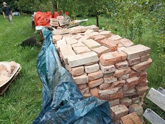 šamotky,cihly,traverzy,kolejnice,komínové roury - 2