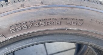 235/45 R18 - 2x zimní Dunlop 8mm - 2