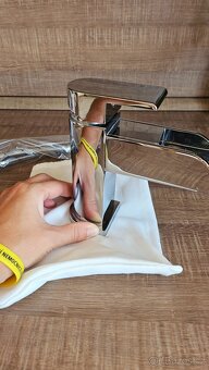 Umyvadlová baterie LED - 2