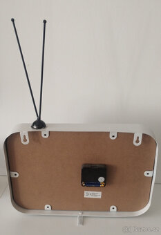 hodiny ve tvaru rádia - 2