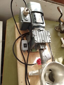 Elektrický mlýnek 32 - 2