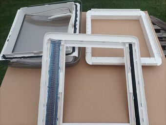 Střešní okno Dometic Mini Heki - 2