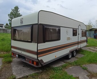 Knaus AZUR 560, chata na kolech - 2