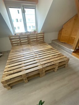 Postel z palet - ruční práce - 2