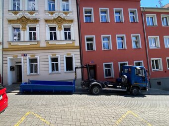 Iveco 75E13 kontejner a JCB 8015 ja - 2