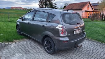 Toyota Corolla Verso 2.0 D4D 85 kW r.v. 2004 nová STK. - 2