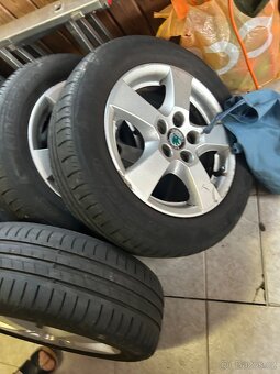 Alu kola 14” Škoda a letni pneu 185/60/R14 - 2