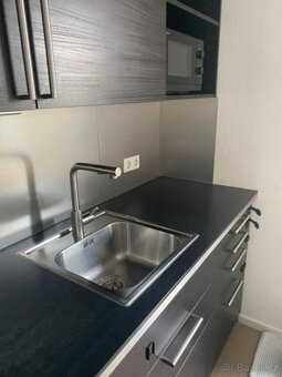 Moderní kuchyňská linka se spotřebiči - 2