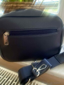 Nové temně modré crossbody - 2