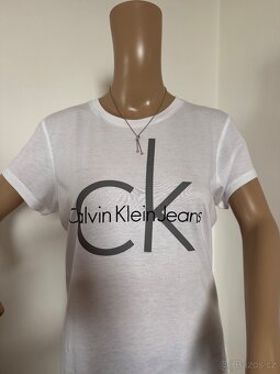 Bílé tričko Calvin Klein Jeans vel. M - 2