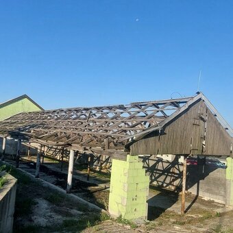 Zdarma za demontáž 40 ks střešních vazníku. - 2