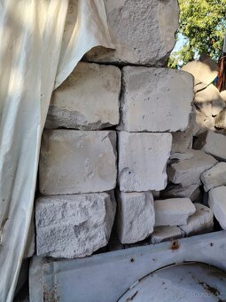 Tvárnice z demolice - 2