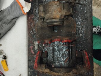 Přední brzdové třmeny A4 b6/b7 - 2