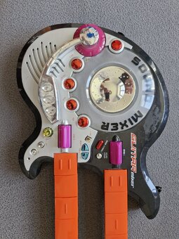 Dětská elektrická kytara. - 2