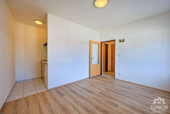 Pronájem ubytovací jednotky 1+kk, 22 m², Kunovice - náměstí - 2
