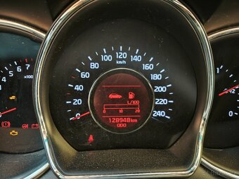 Kia ceed kombi 2013 - na díly nebo k opravě - 2