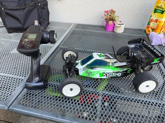 Kyosho RB6 - 2