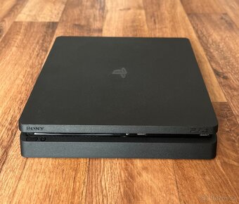 Sony Playstation 4 Slim (CUH-2116A) 500 GB černá - 2
