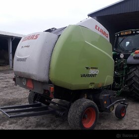 Lis Claas na kulaté balíky - 2