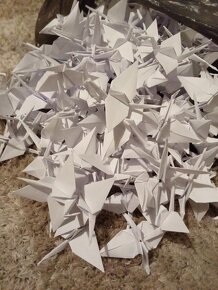 351 origami bílých jeřábů - 2