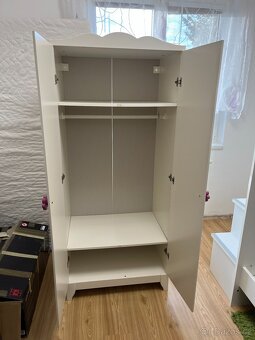 Dětský set dvou bílých, okrasných skříní - 2