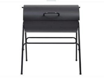 Venkovní gril na dřevěné uhlí. - 2