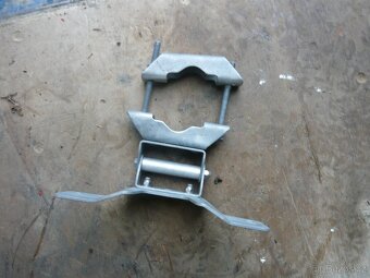 Pozinkovaný nástěnný otočný držák. - 2