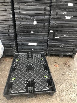 Plastové sudy 200L + kanystry 50L,30L,25L - 2