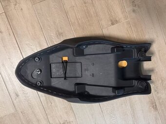 Sedlo Ducati Monster 695 - 2