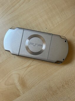 Sony PSP 2000 Silver + 64GB karta - 2