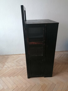 Dřevěná komoda/skříňka - úložné prostory ze 4 stran - 2