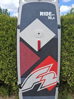 Windsup F2 Ride 10,5 s odtrhnout hranou a středovou flosnou. - 2